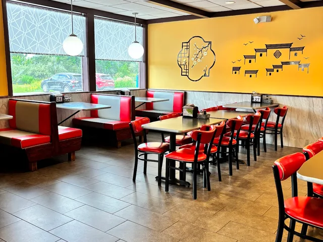 Bright dining room and relaxed atmosphere at Yummy Bowl Dunmore