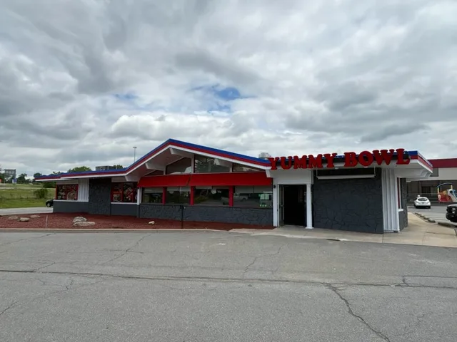 Front entrance of Yummy Bowl Dunmore