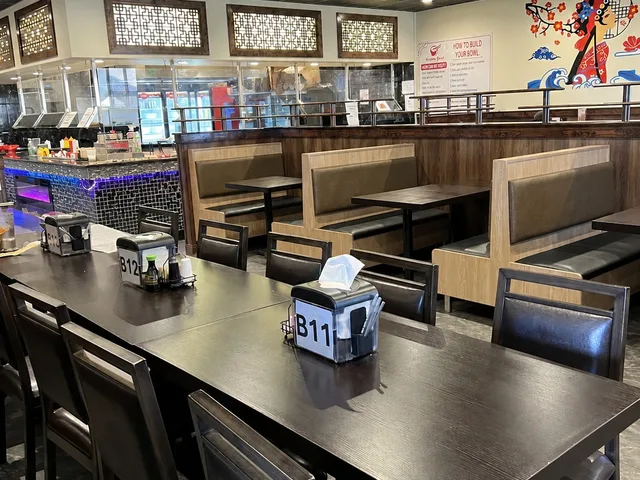 Dining room atmosphere at Yummy Bowl Knoxville