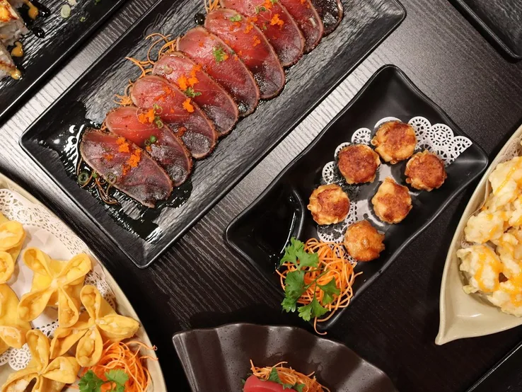 Seared tuna, tempura and appetizers from the Yummy Bowl menu